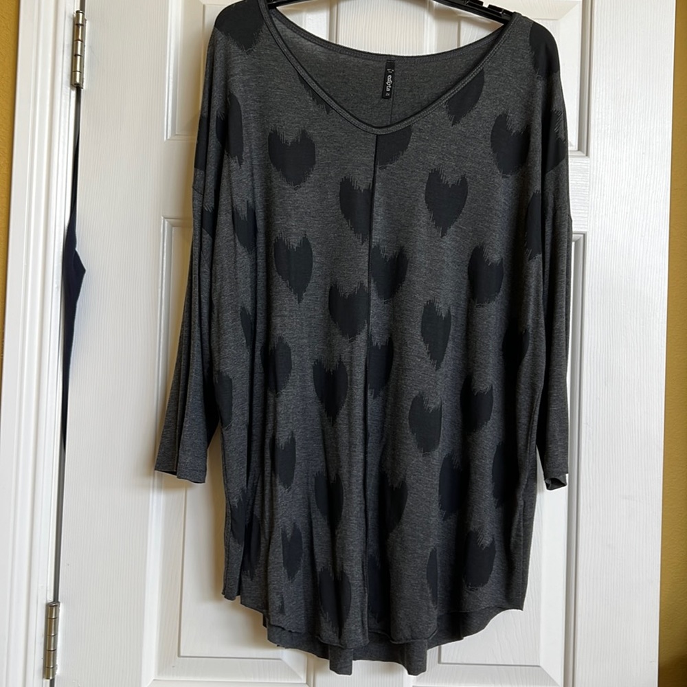 Edista tops NWOT
 ( elegant fabric )